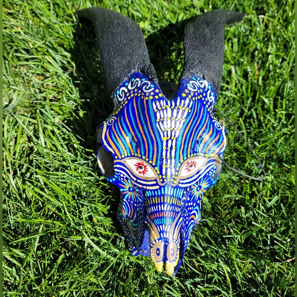 Real Handpainted Large Goat Skull - Picture 10 of 16